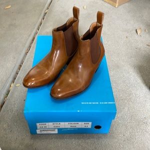 John Fluveog brown leather boots. Size 6.5 brand new in box